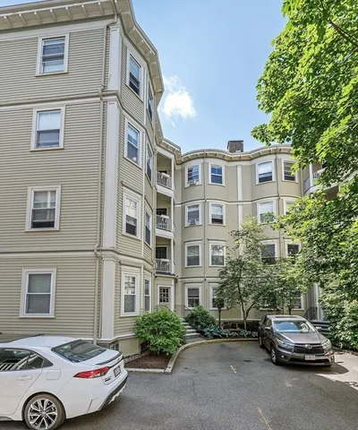 $750,000 | 14 Linden Street, Unit 8, Brookline, MA 02445