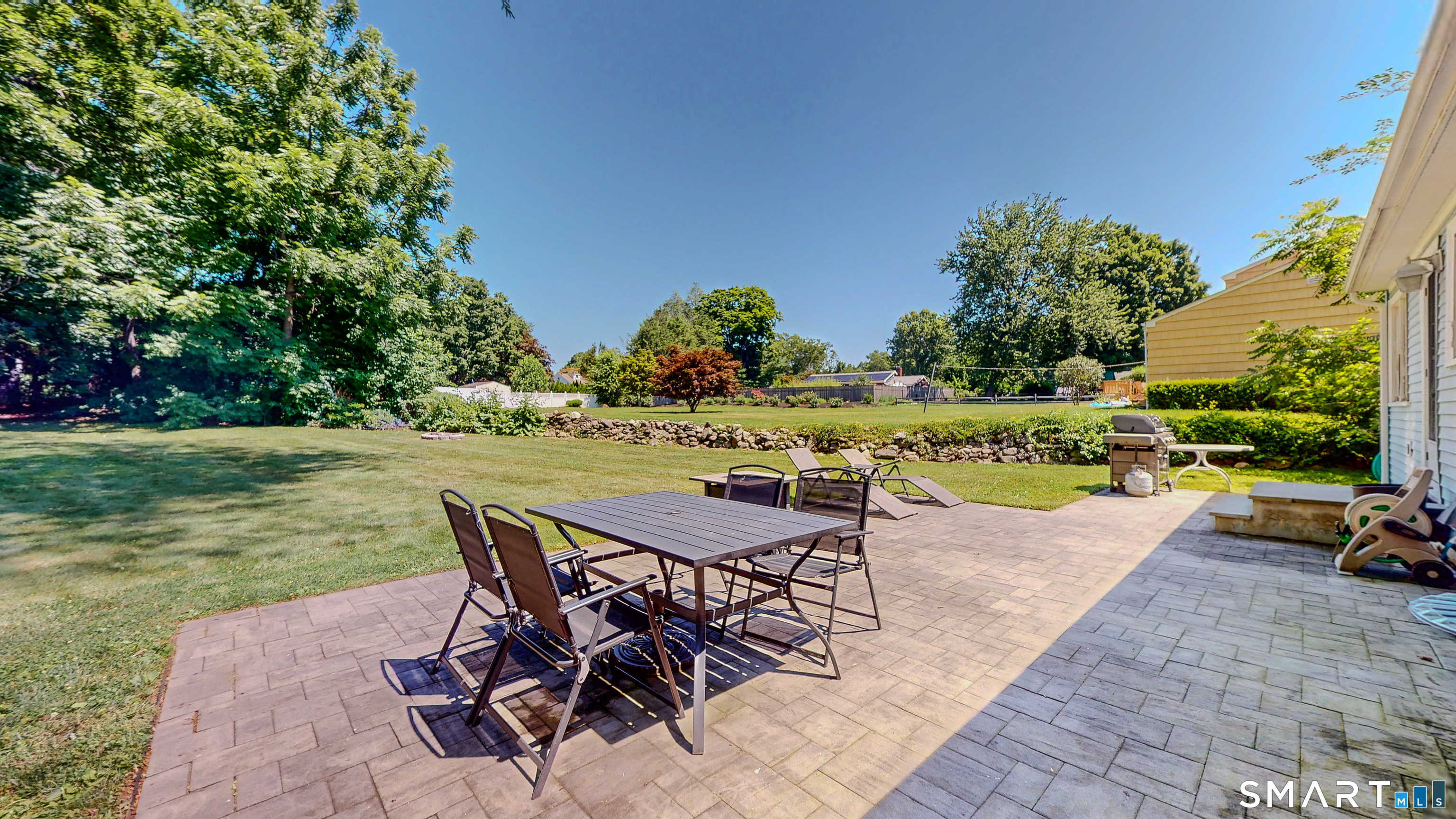 347 Edison Road Trumbull, CT 06611 - Photo 7 of 38