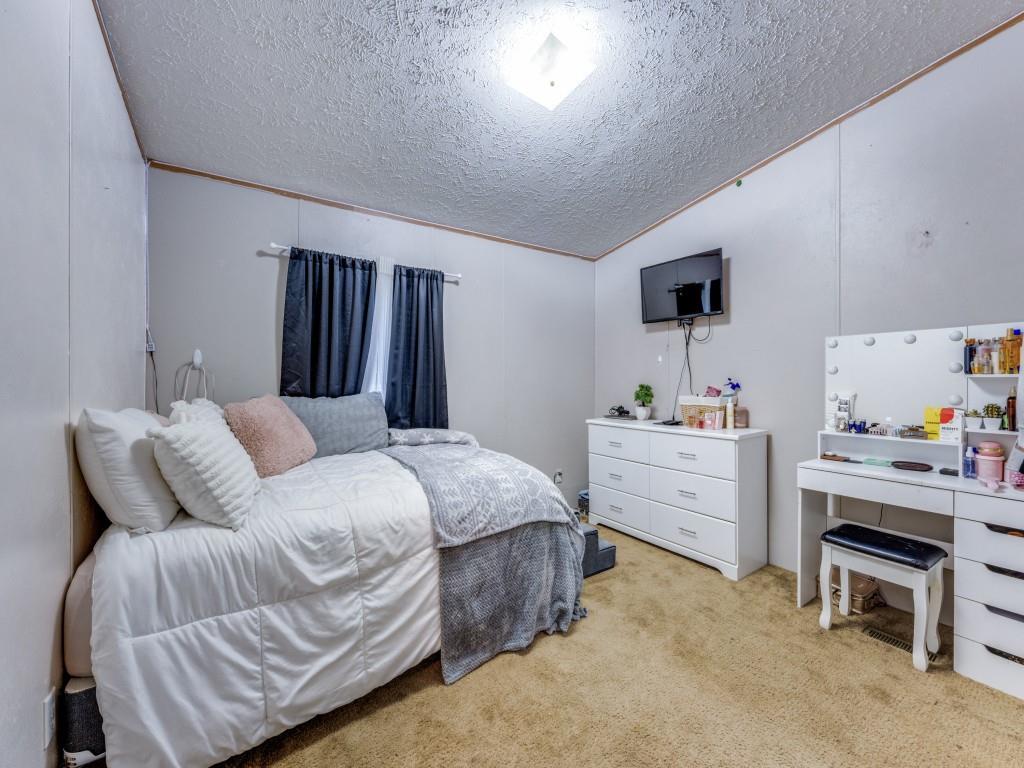 3517 Sandusky Road Whitesboro, TX 76273 - Photo 9 of 19 a bedroom with a bed and a window