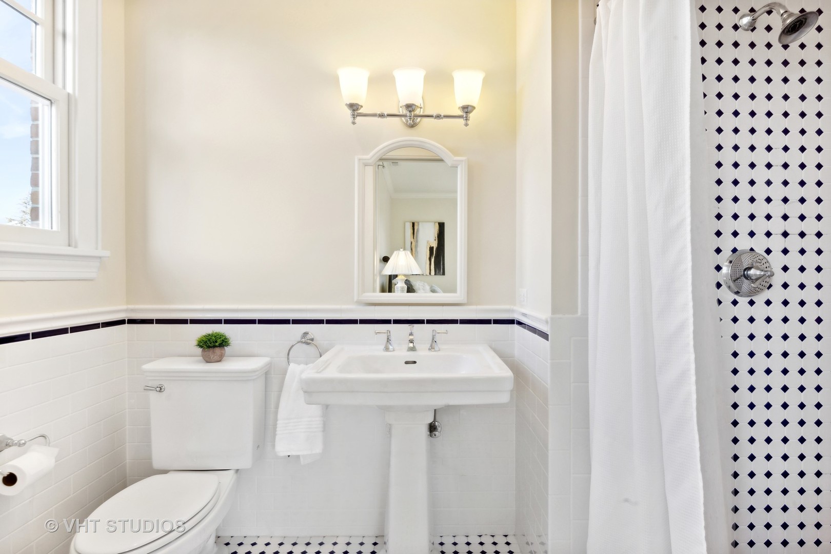 162 Akenside Road Riverside, IL 60546 - Photo 28 of 42 a bathroom with a sink a toilet and a mirror