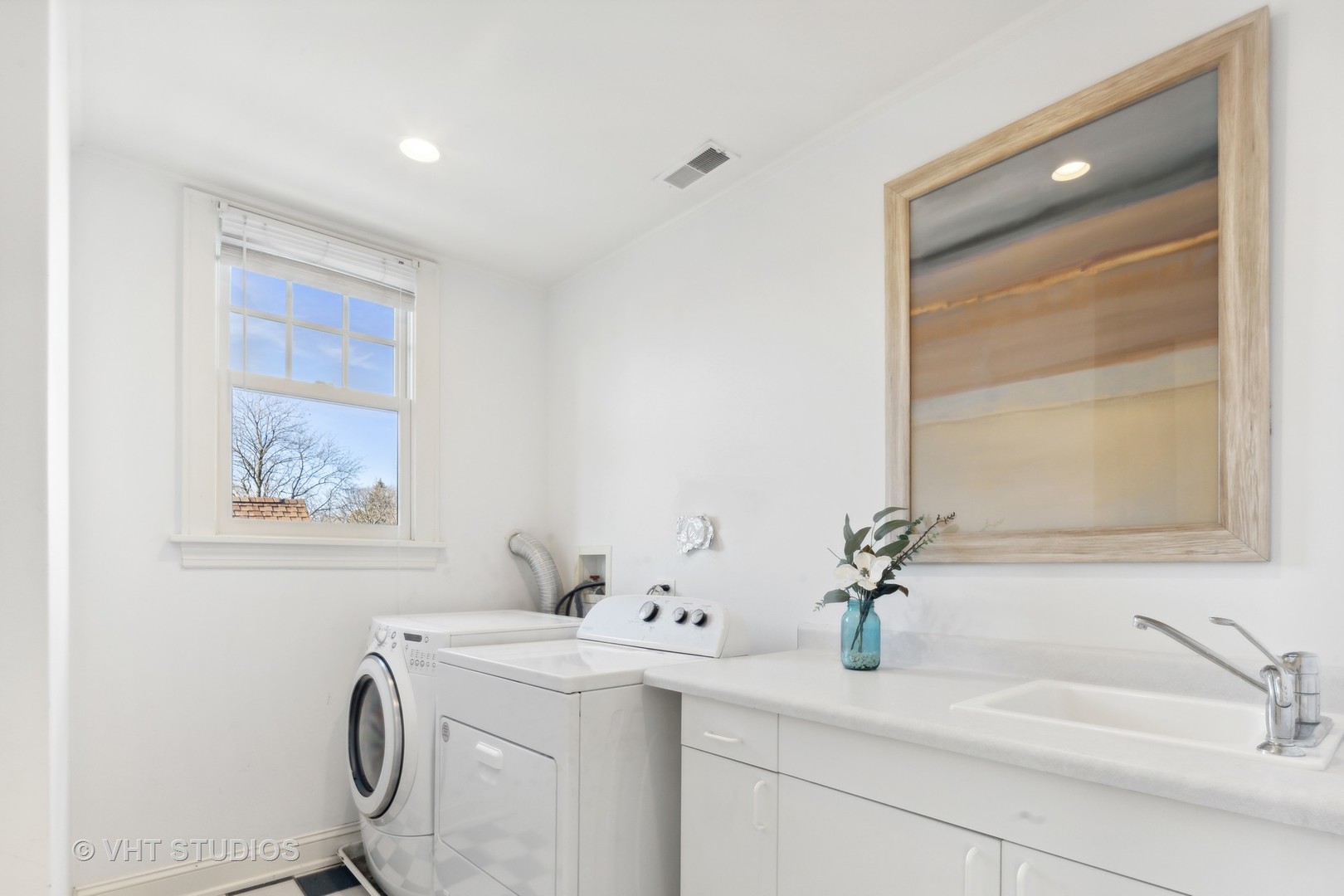 162 Akenside Road Riverside, IL 60546 - Photo 32 of 42 a bathroom with a sink and a bathtub