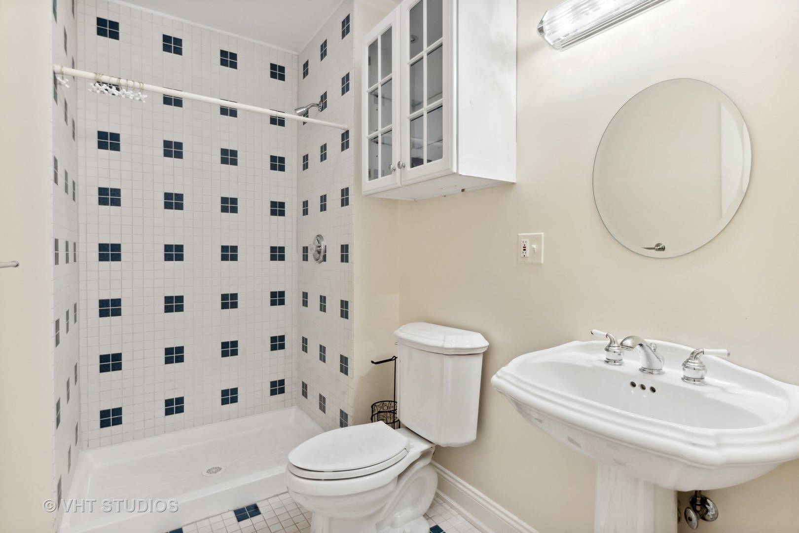 162 Akenside Road Riverside, IL 60546 - Photo 37 of 42 a bathroom with a sink toilet and shower
