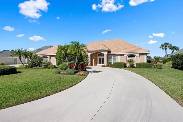$985,000 | 433 Tremingham Way, Venice, FL 34293