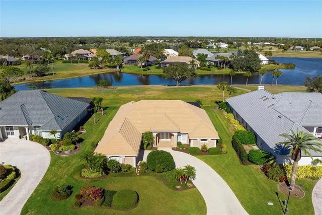 $985,000 | 433 Tremingham Way, Venice, FL 34293