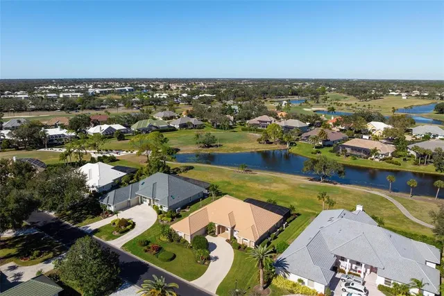 $985,000 | 433 Tremingham Way, Venice, FL 34293