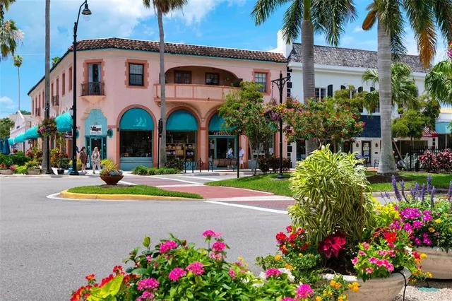 $985,000 | 433 Tremingham Way, Venice, FL 34293