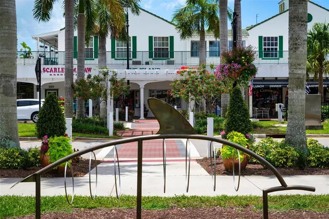 $985,000 | 433 Tremingham Way, Venice, FL 34293