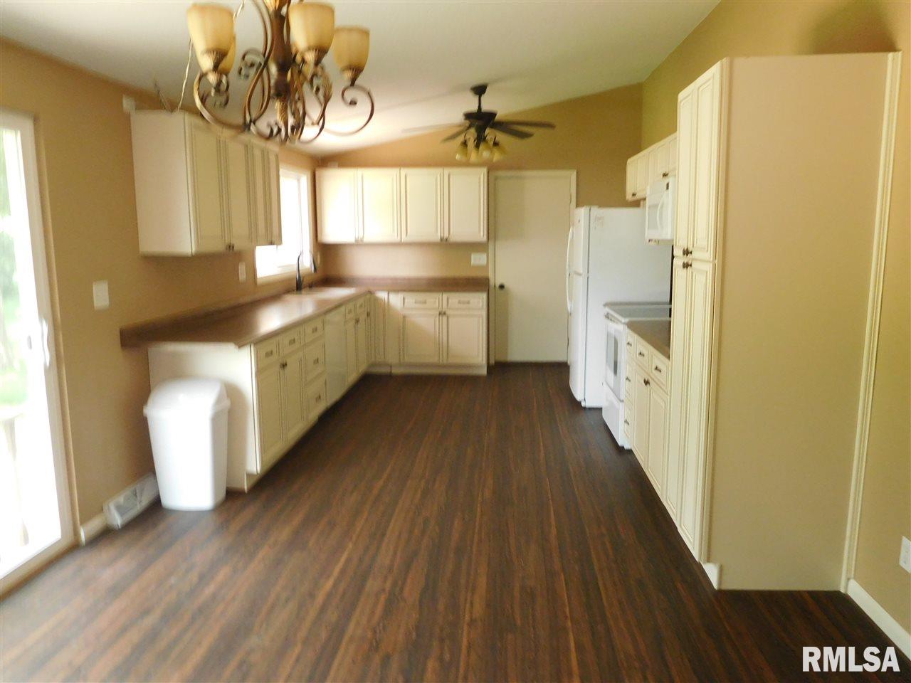 931 South Spring Street Geneseo, IL 61254 - Photo 4 of 4 Gallery Image 4