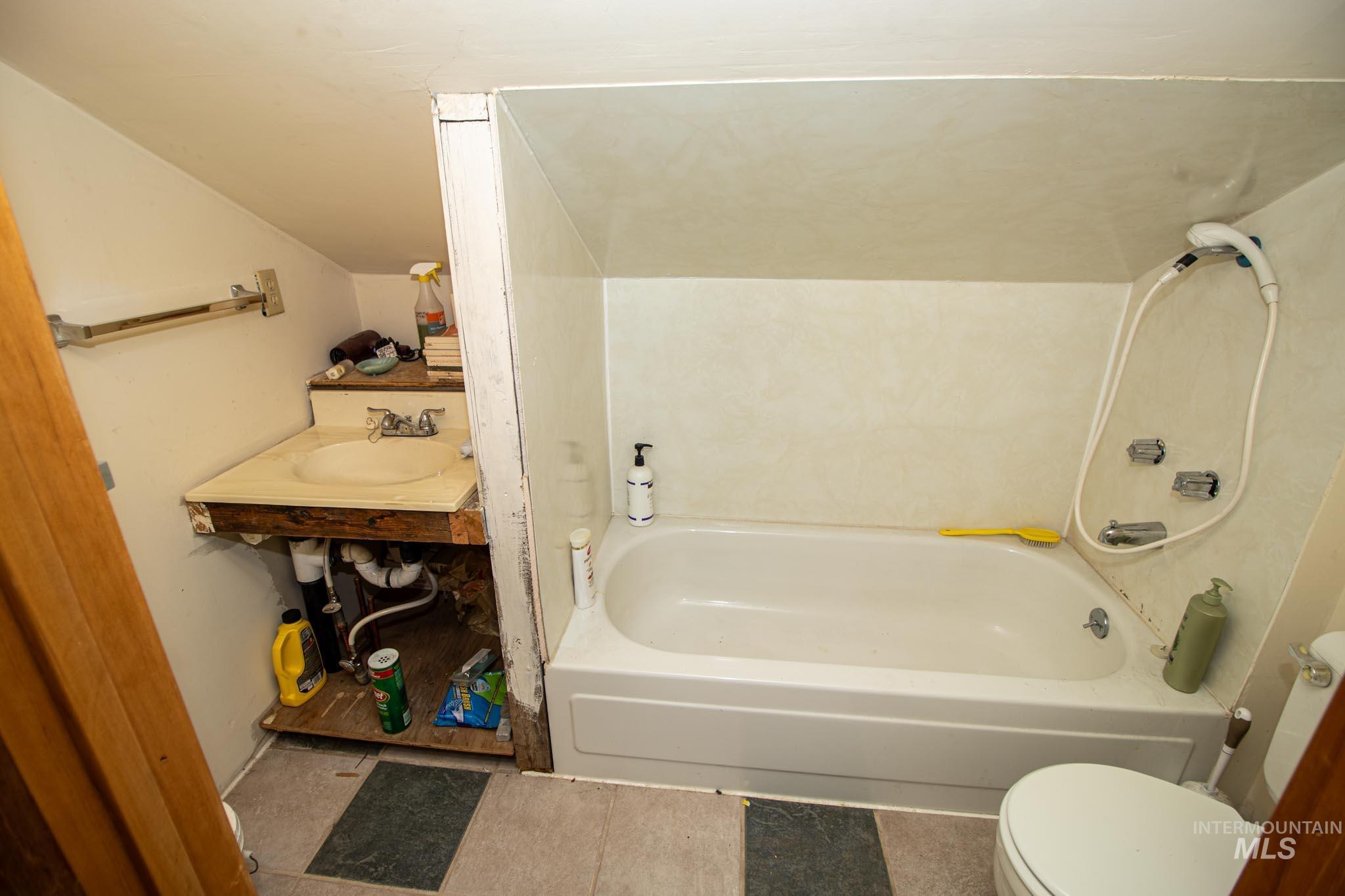 105 Weippe Avenue Weippe, ID 83553 - Photo 33 of 43 Bathroom with shower / tub combination