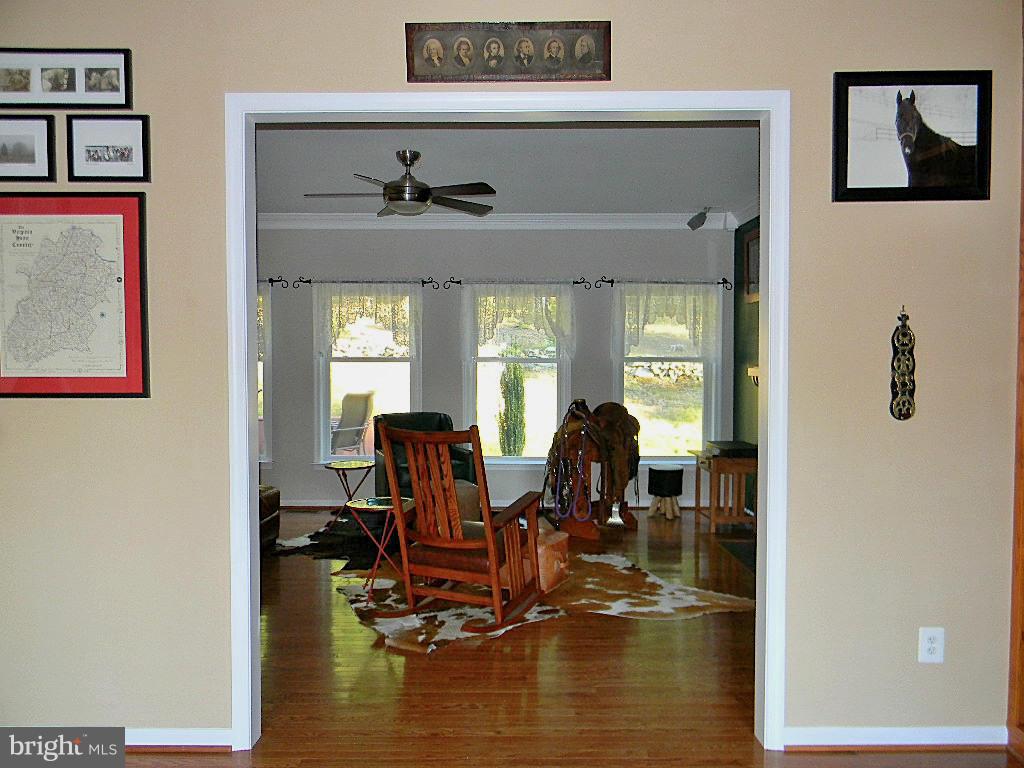 9741 Crest Hill Road Marshall, VA 20115 - Photo 11 of 30 Interior (General)