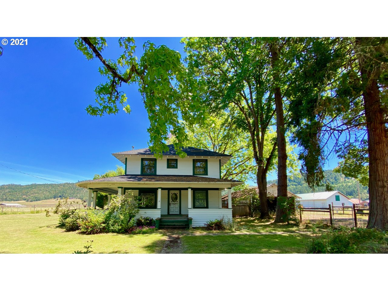 8820 Lookingglass Road Roseburg, OR 97471 - Photo 6 of 28 Gallery Image 6