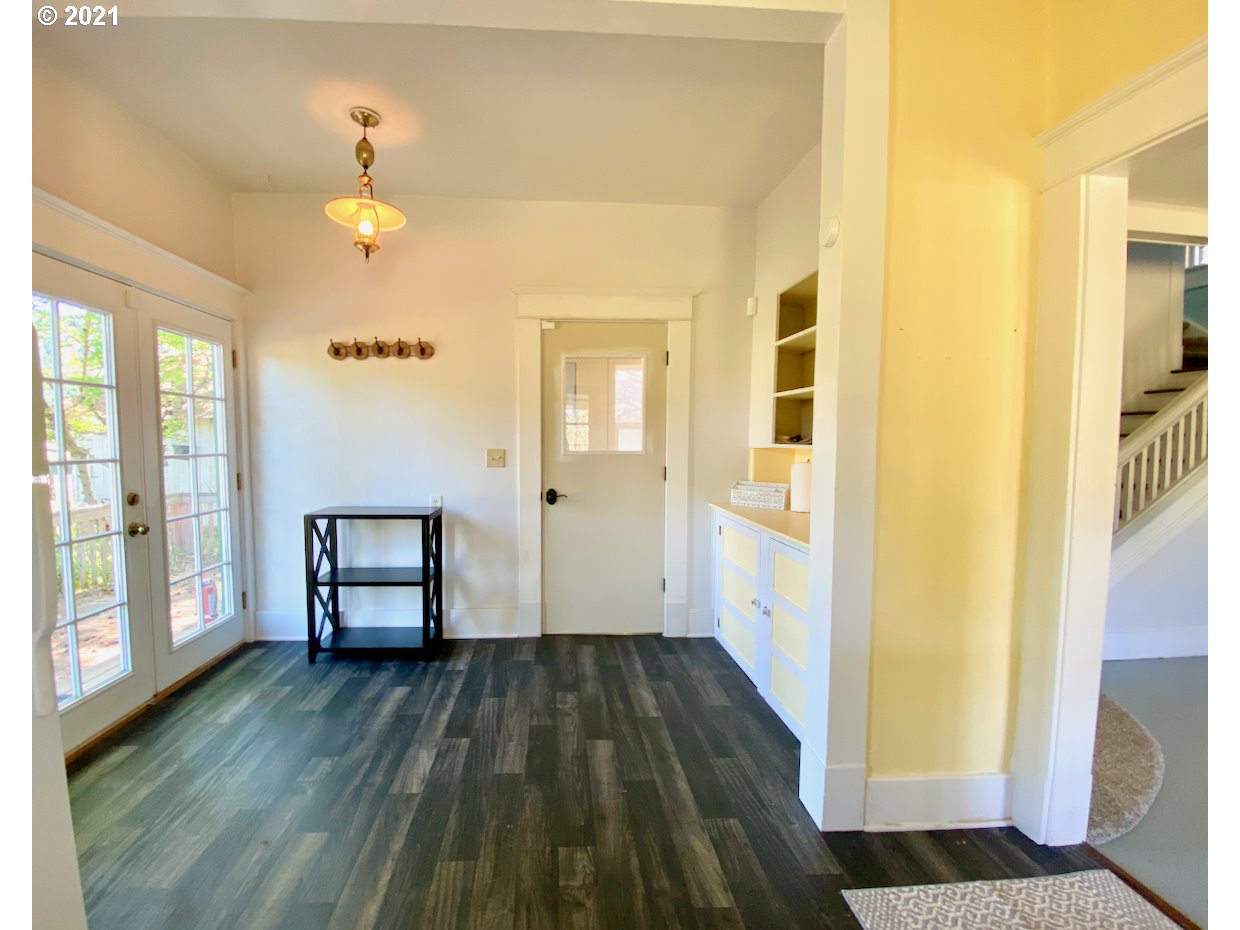 8820 Lookingglass Road Roseburg, OR 97471 - Photo 8 of 28 Gallery Image 8