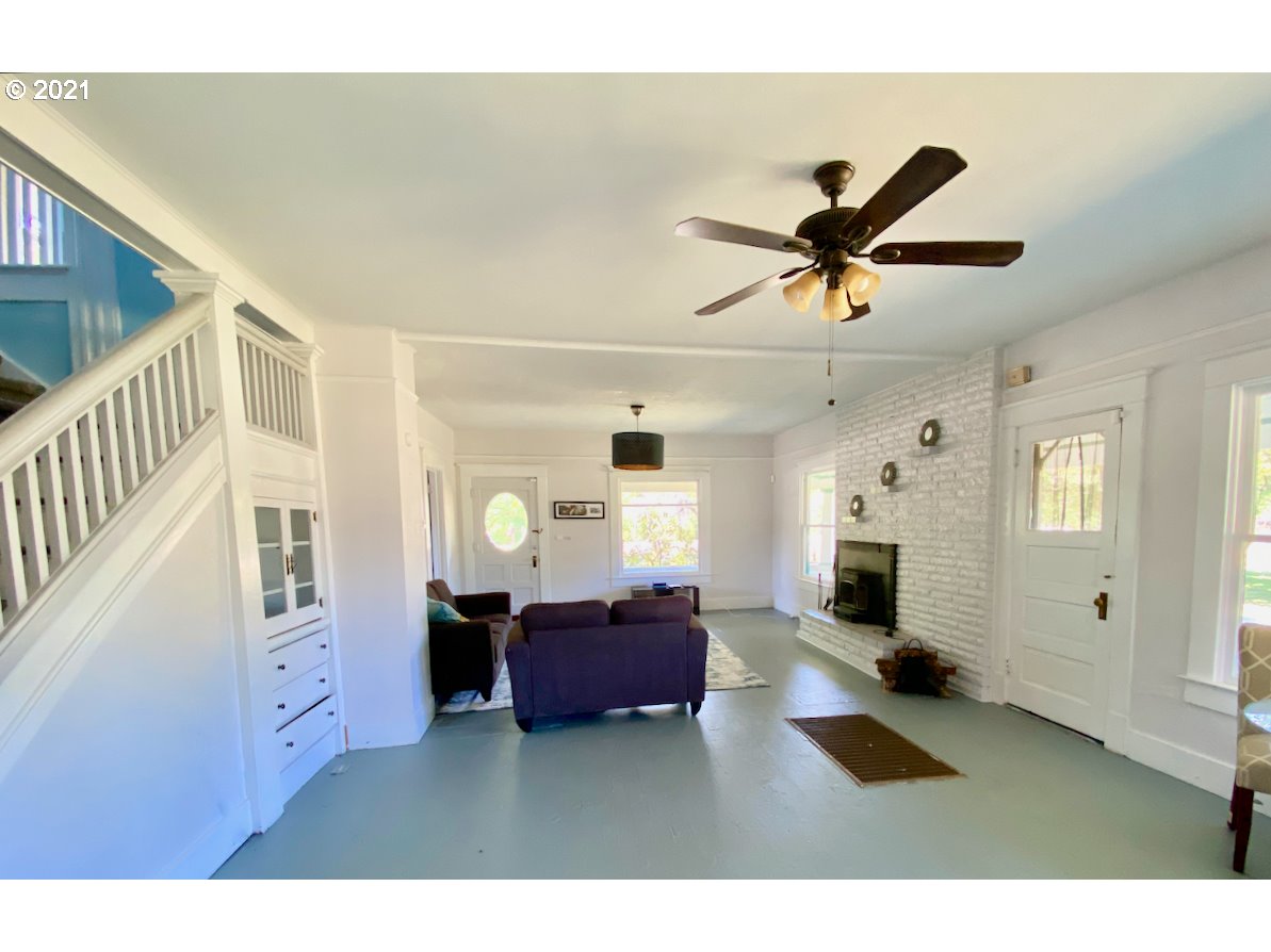 8820 Lookingglass Road Roseburg, OR 97471 - Photo 10 of 28 Gallery Image 10