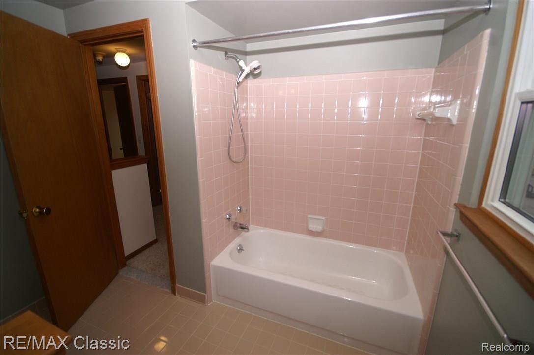 2352 Brookhaven Road Canton, MI 48188 - Photo 14 of 20 Main Upstairs Bathroom