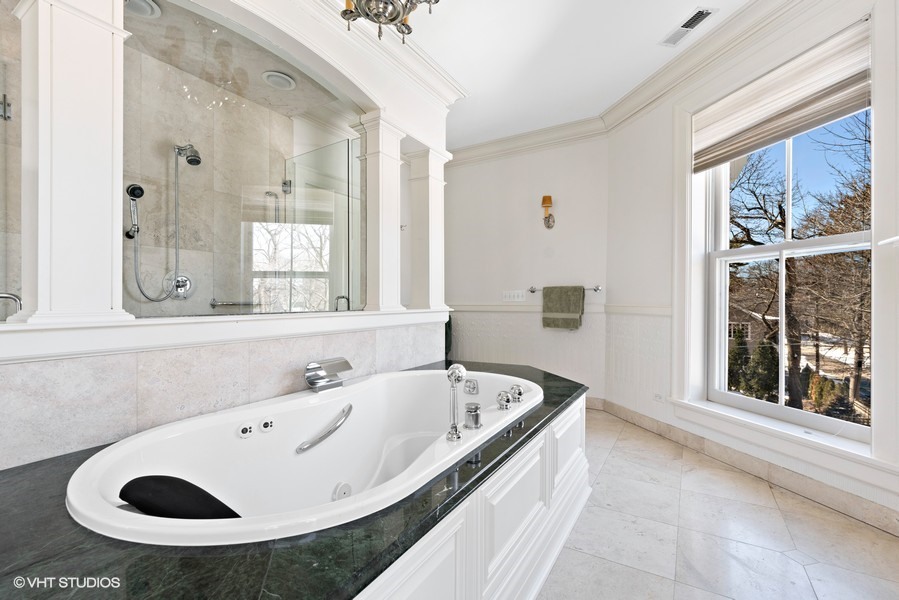 750 Glencoe Drive Glencoe, IL 60022 - Photo 11 of 26 a bathroom with a tub and sink