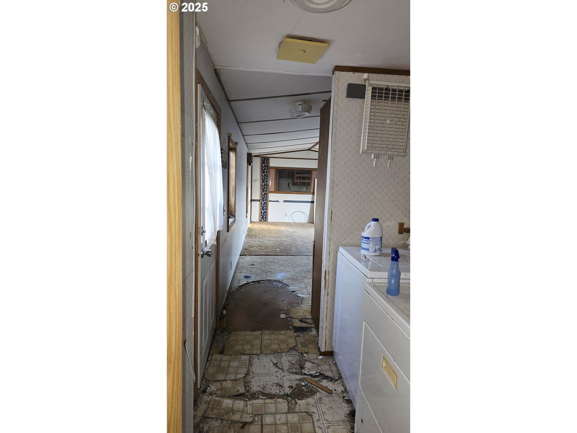 610 East Fulton Street Union, OR 97883 - Photo 13 of 27 a en suite bathroom with a sink