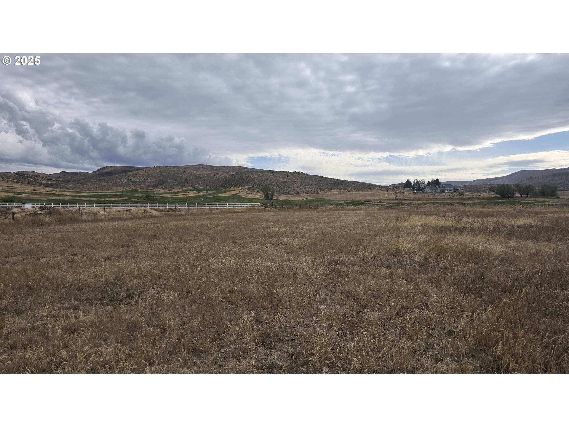 610 East Fulton Street Union, OR 97883 - Photo 22 of 27 a open area with mountains in the back