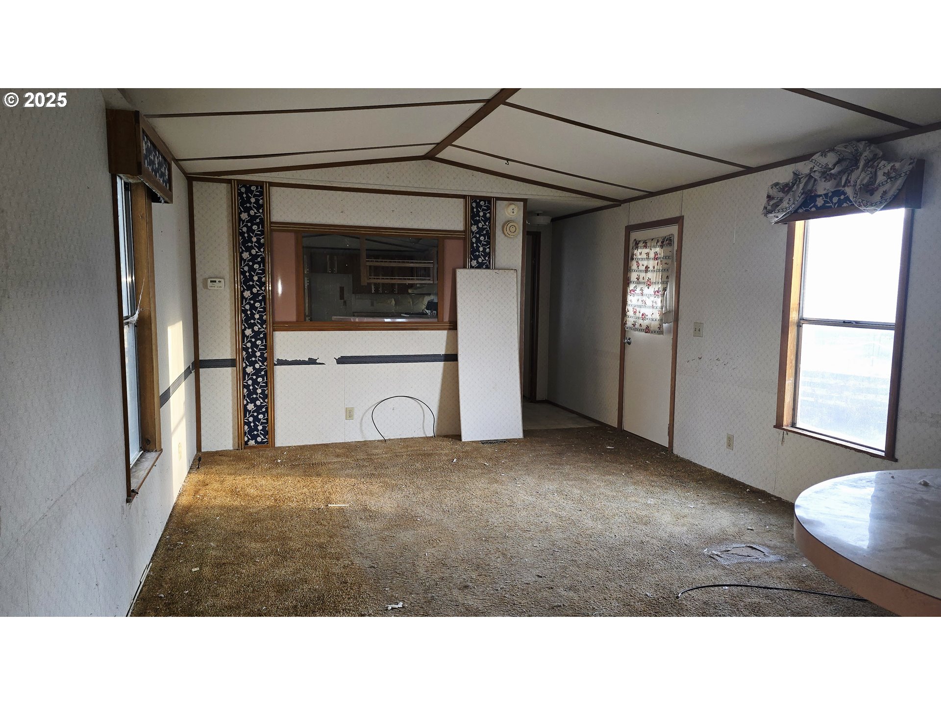 610 East Fulton Street Union, OR 97883 - Photo 4 of 27 a black and white photo of a living room