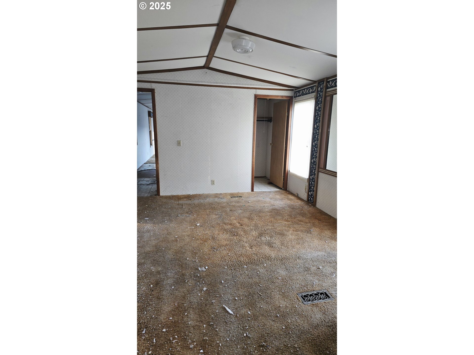 610 East Fulton Street Union, OR 97883 - Photo 5 of 27 a view of a room with rack and white walls