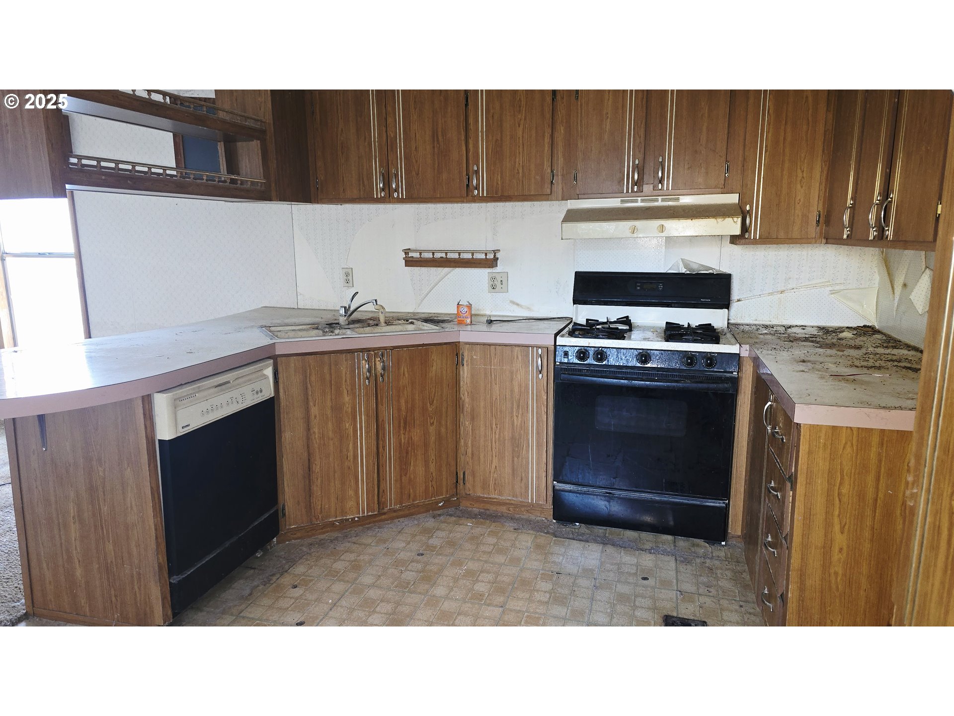 610 East Fulton Street Union, OR 97883 - Photo 7 of 27 a kitchen with kitchen island granite countertop a stove top oven microwave and cabinets