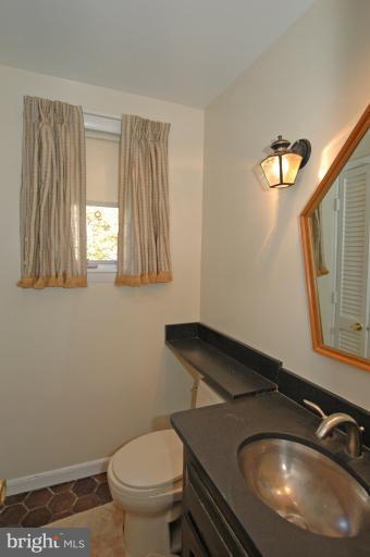 5634 Oldchester Road Bethesda, MD 20814 - Photo 5 of 28 Bath