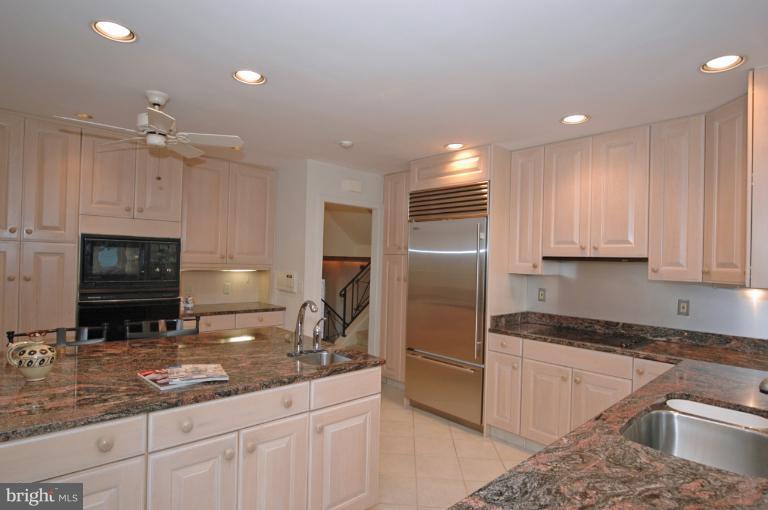 5634 Oldchester Road Bethesda, MD 20814 - Photo 8 of 28 Kitchen