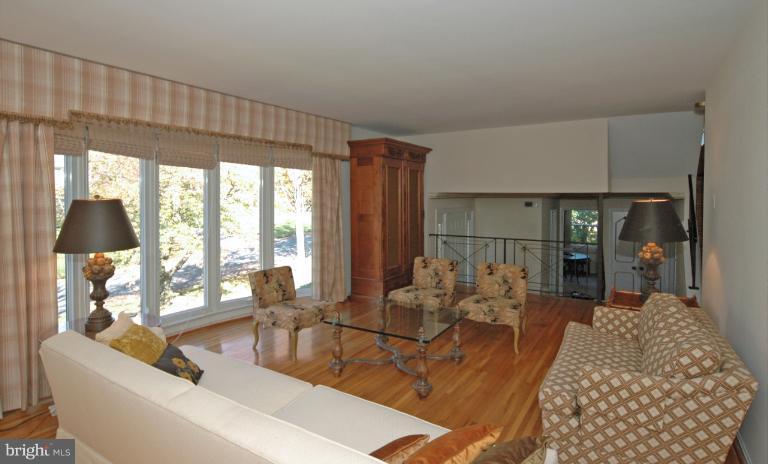 5634 Oldchester Road Bethesda, MD 20814 - Photo 9 of 28 Living Room