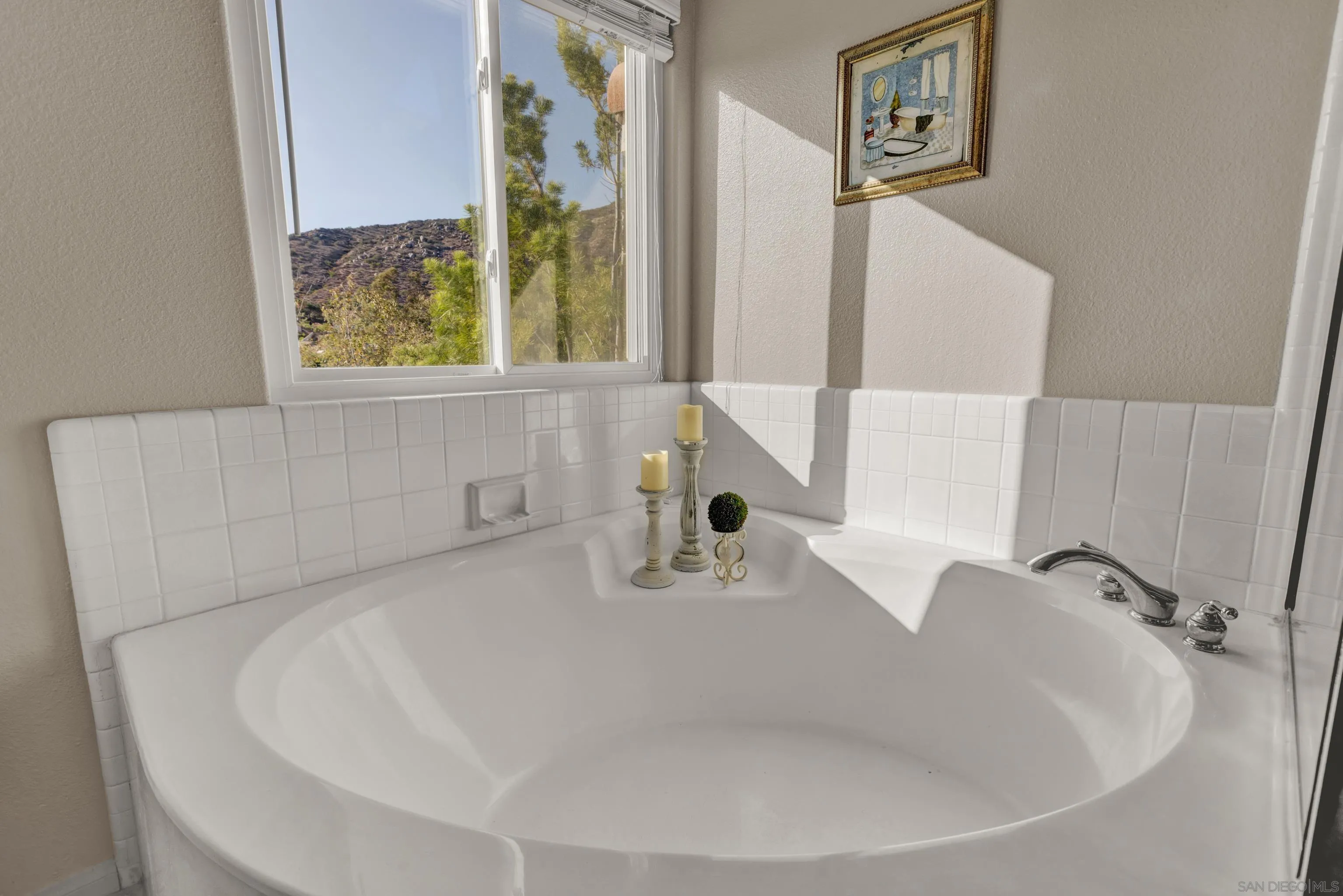 15550 Garden Road Poway, CA 92064 - Photo 29 of 48 a bathroom with a bathtub