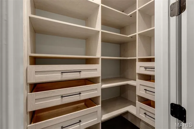 $800,000 | 14422 Rue De Gascony, Chesterfield, MO 63017