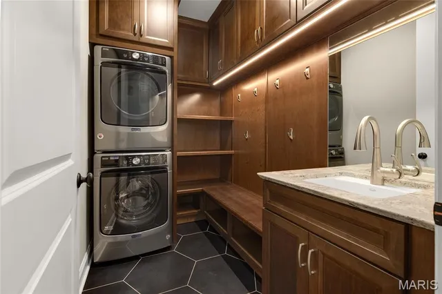 $800,000 | 14422 Rue De Gascony, Chesterfield, MO 63017