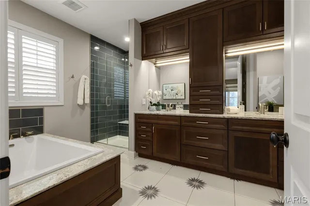 $800,000 | 14422 Rue De Gascony, Chesterfield, MO 63017