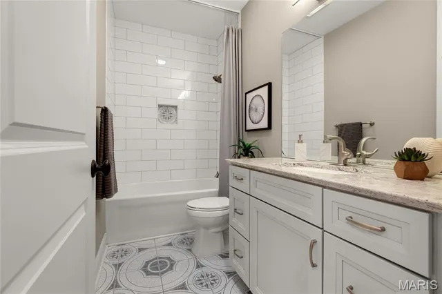 $800,000 | 14422 Rue De Gascony, Chesterfield, MO 63017