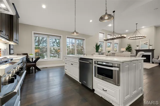 $800,000 | 14422 Rue De Gascony, Chesterfield, MO 63017