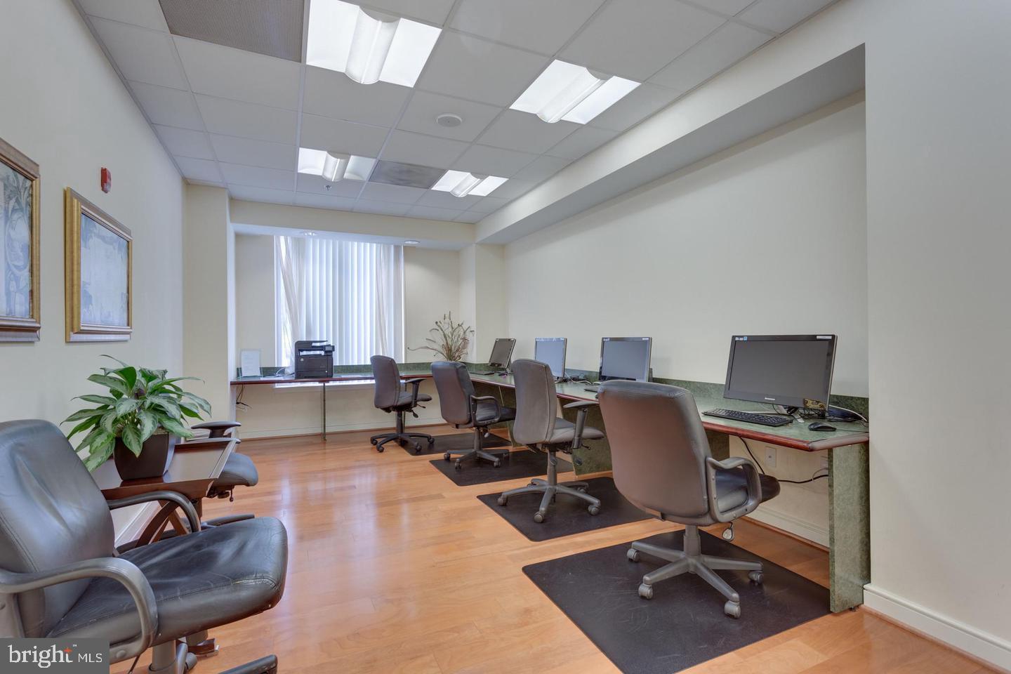 2726 Gallows Road, Unit 1505 Vienna, VA 22180 - Photo 18 of 33