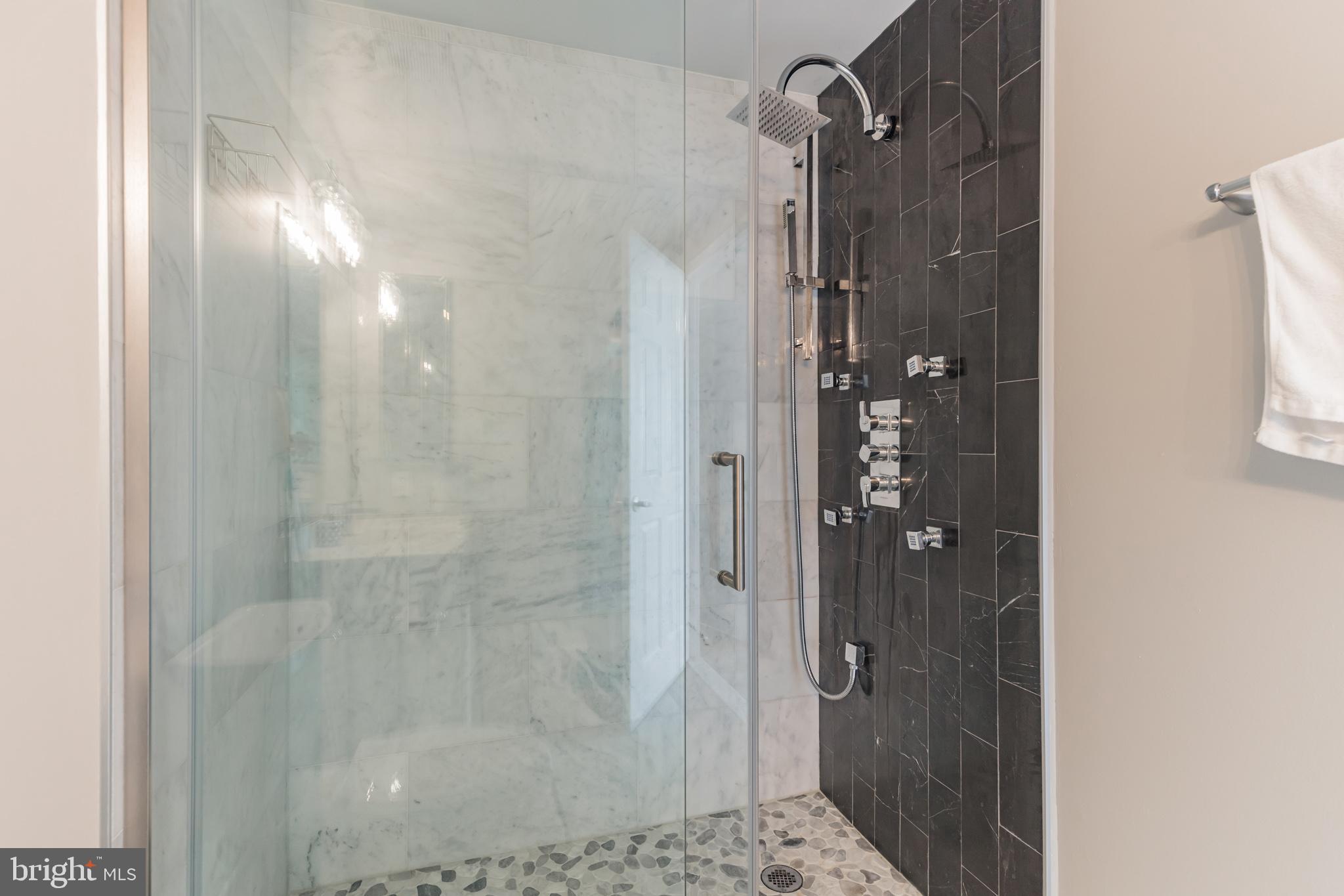 2726 Gallows Road, Unit 1505 Vienna, VA 22180 - Photo 22 of 33