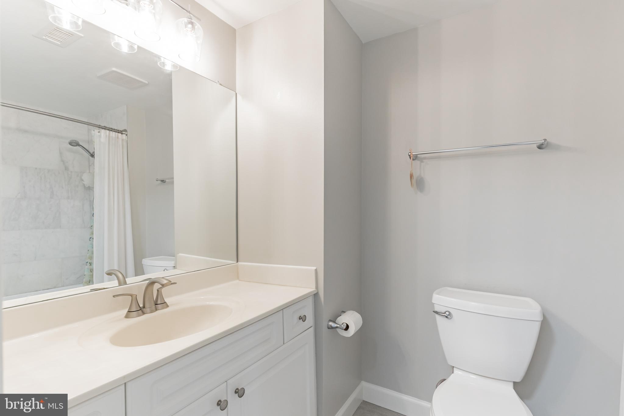 2726 Gallows Road, Unit 1505 Vienna, VA 22180 - Photo 28 of 33