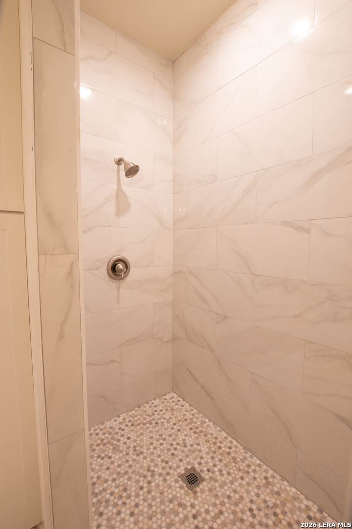 2621 Pahmeyer Road New Braunfels, TX 78130 - Photo 25 of 28 a bathroom with a shower