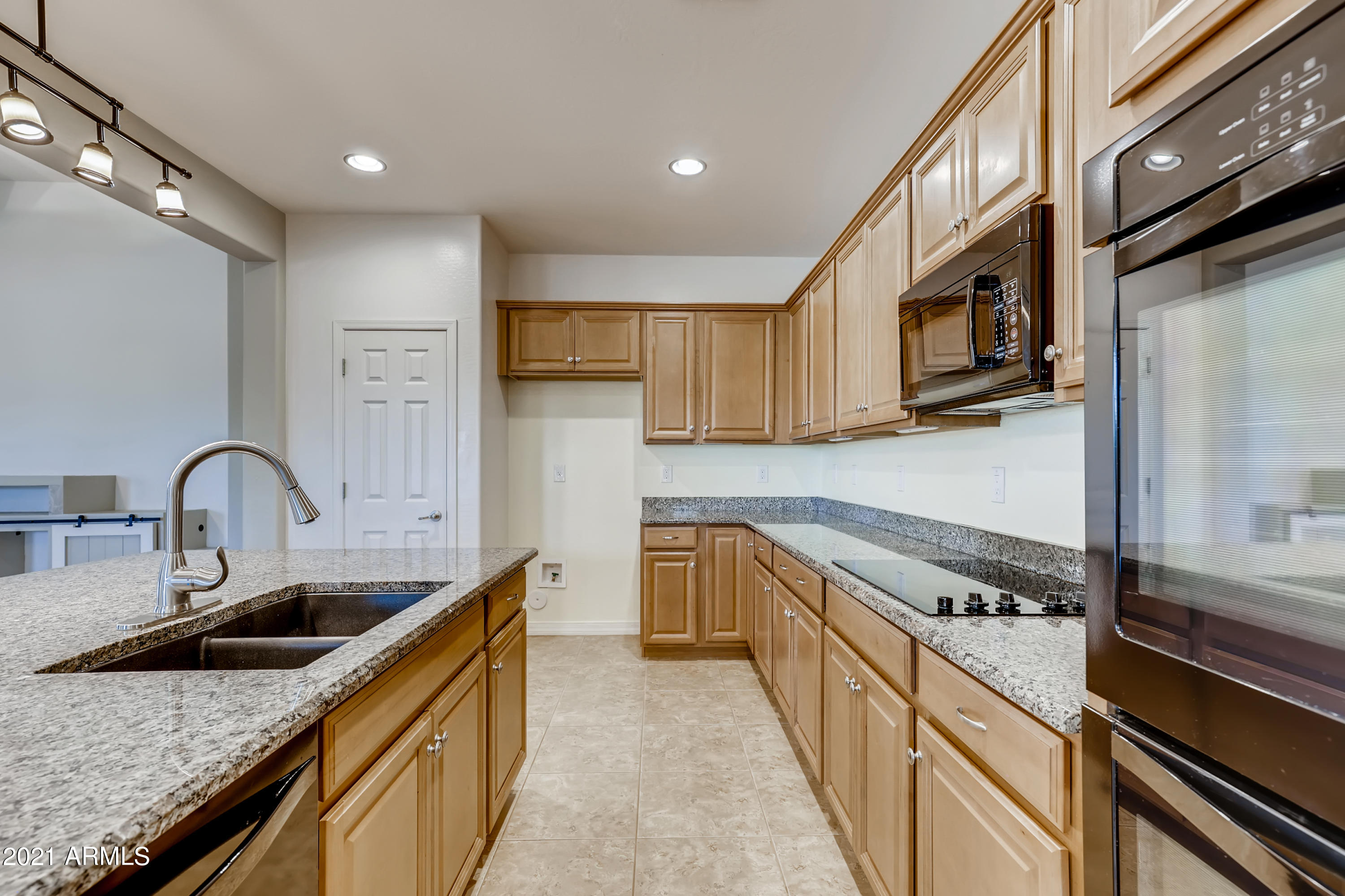 19698 North Flamingo Road Maricopa, AZ 85138 - Photo 12 of 33 11-333768728-30 Kitchen