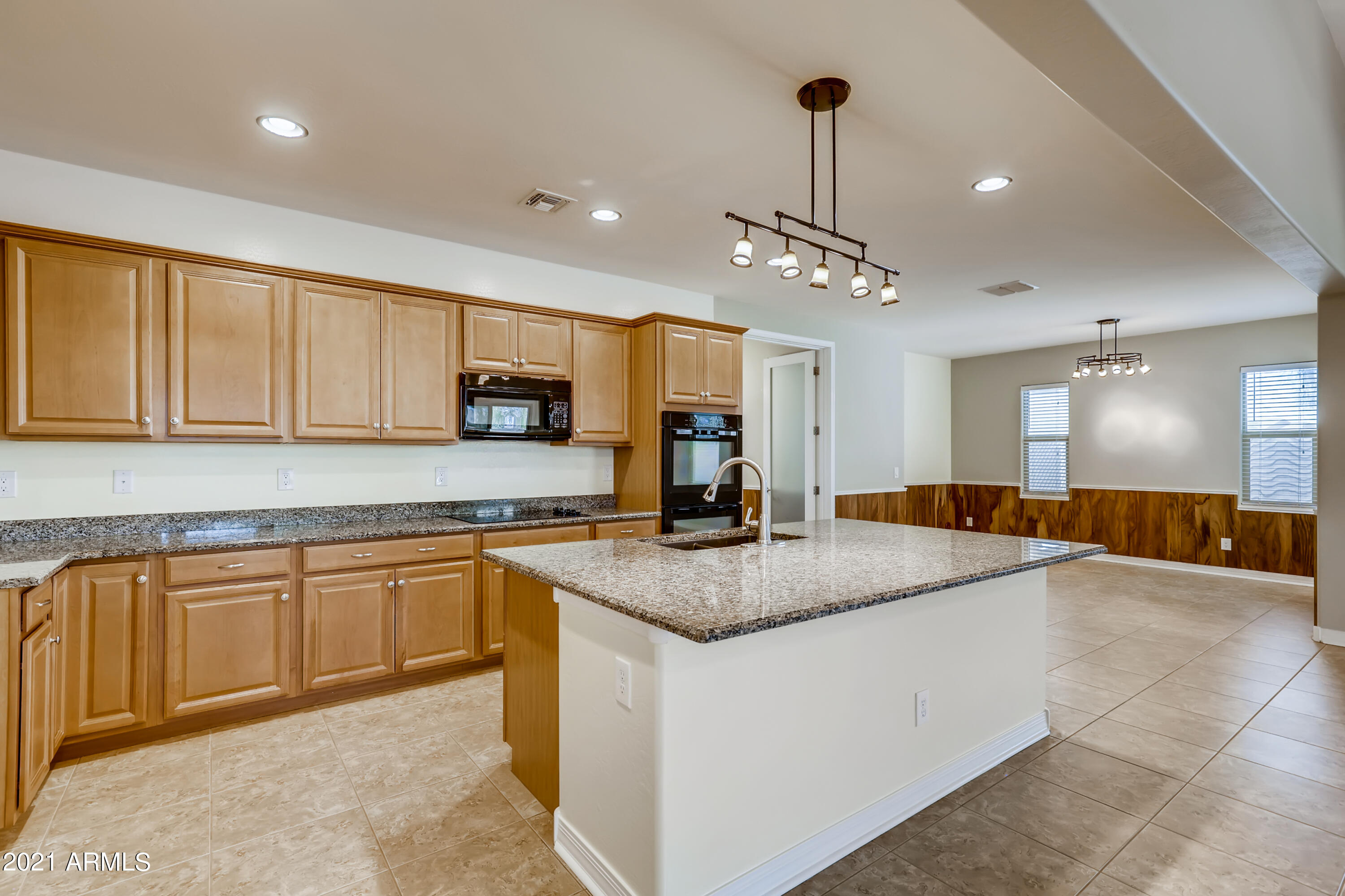 19698 North Flamingo Road Maricopa, AZ 85138 - Photo 14 of 33 13-784003153-33 Kitchen