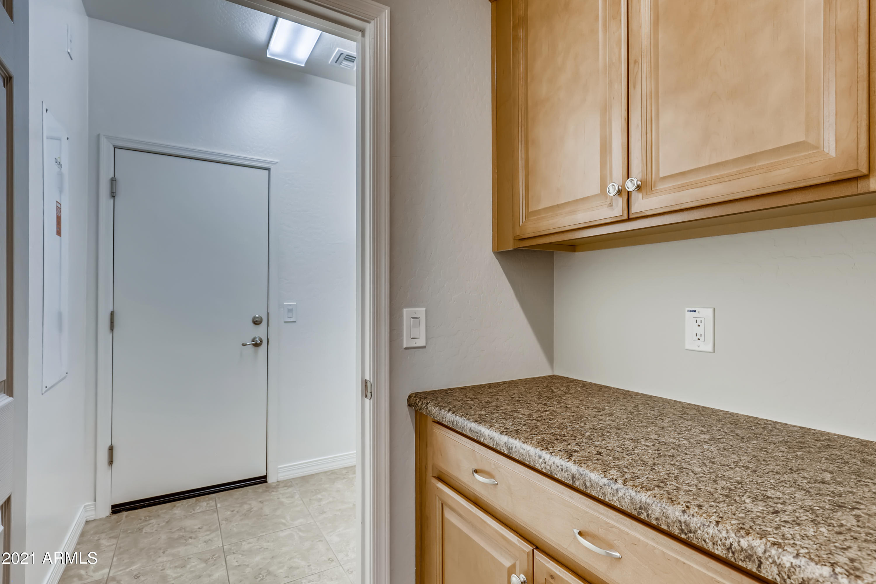 19698 North Flamingo Road Maricopa, AZ 85138 - Photo 27 of 33 26-314060457-53 Hallway