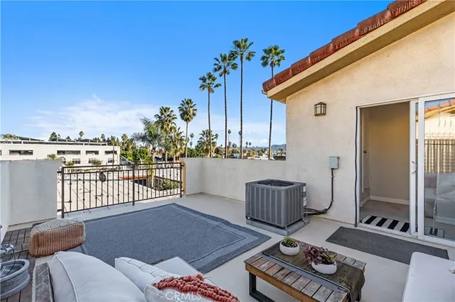 $879,000 | 14535 Margate Street, Unit 13, Sherman Oaks, CA 91411