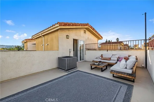 $879,000 | 14535 Margate Street, Unit 13, Sherman Oaks, CA 91411