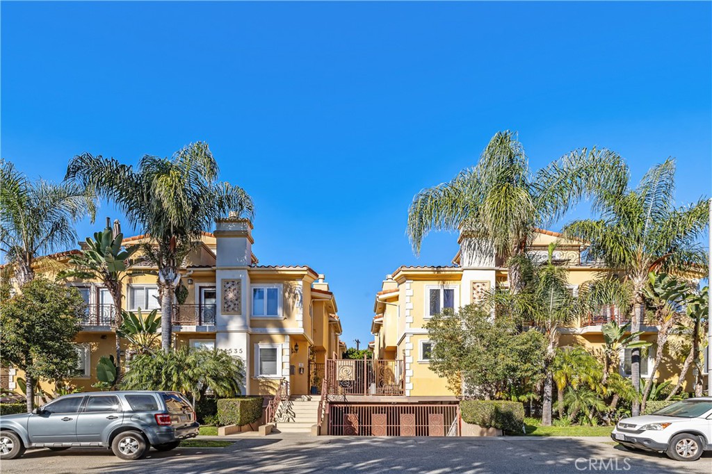 14535 Margate Street, Unit 13 Sherman Oaks, CA 91411 - Photo 21 of 22 a view of multiple houses with a street