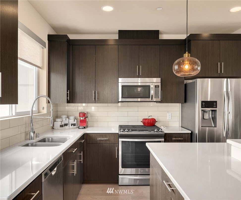 4332 Northeast 3rd Street Renton, WA 98059 - Photo 4 of 23