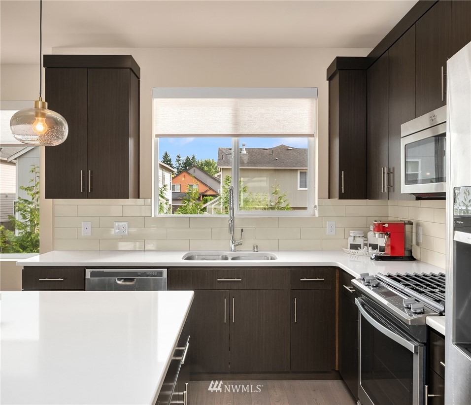 4332 Northeast 3rd Street Renton, WA 98059 - Photo 5 of 23