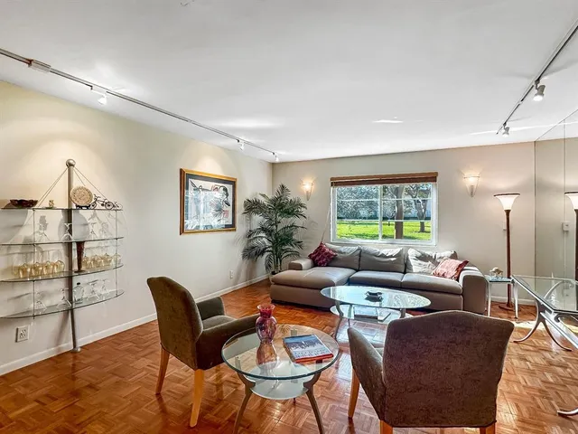 $199,000 | 1950 North Andrews Avenue, Unit 120D, Wilton Manors, FL 33305