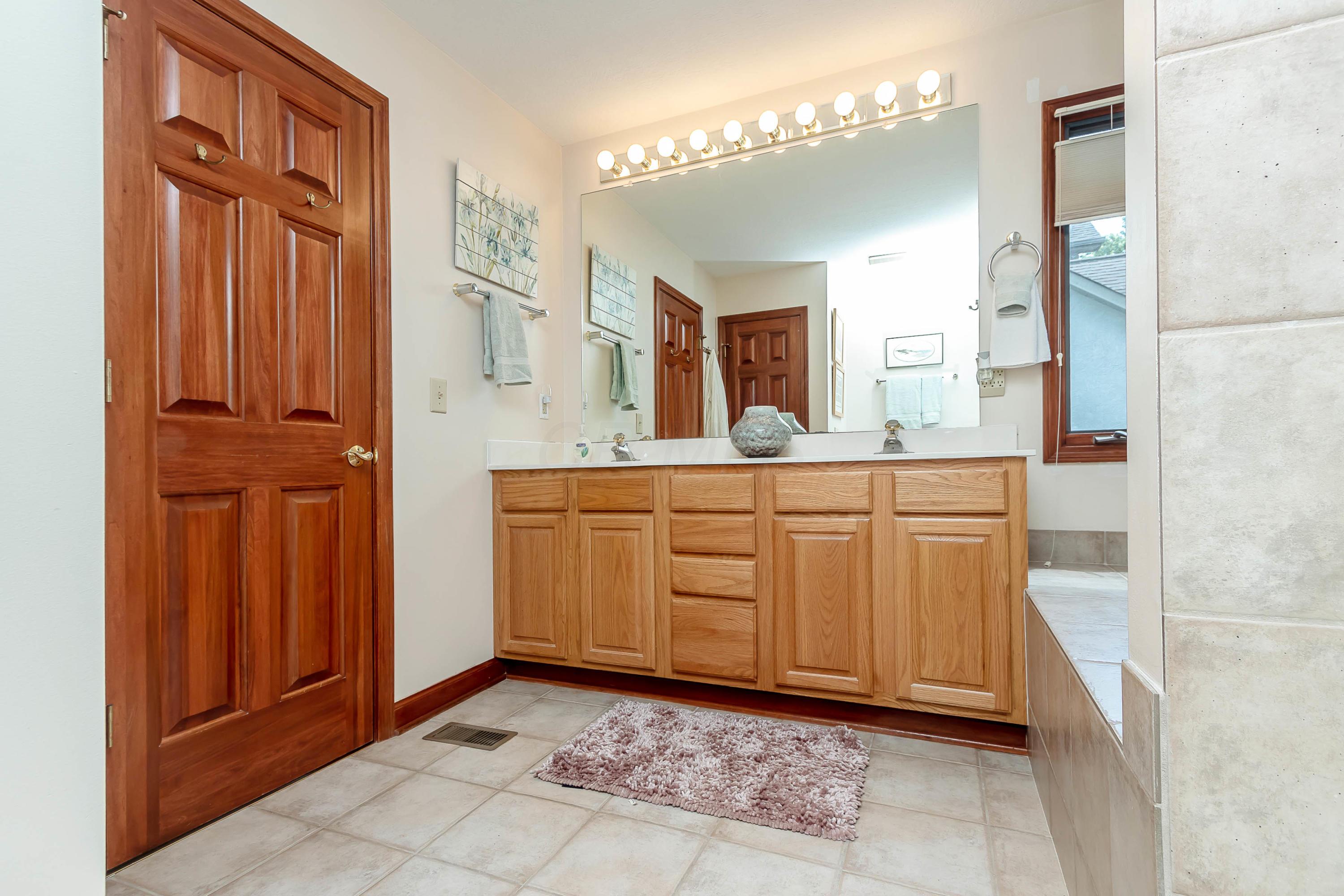 5112 Postlewaite Road Columbus, OH 43235 - Photo 24 of 54 Gallery Image 24