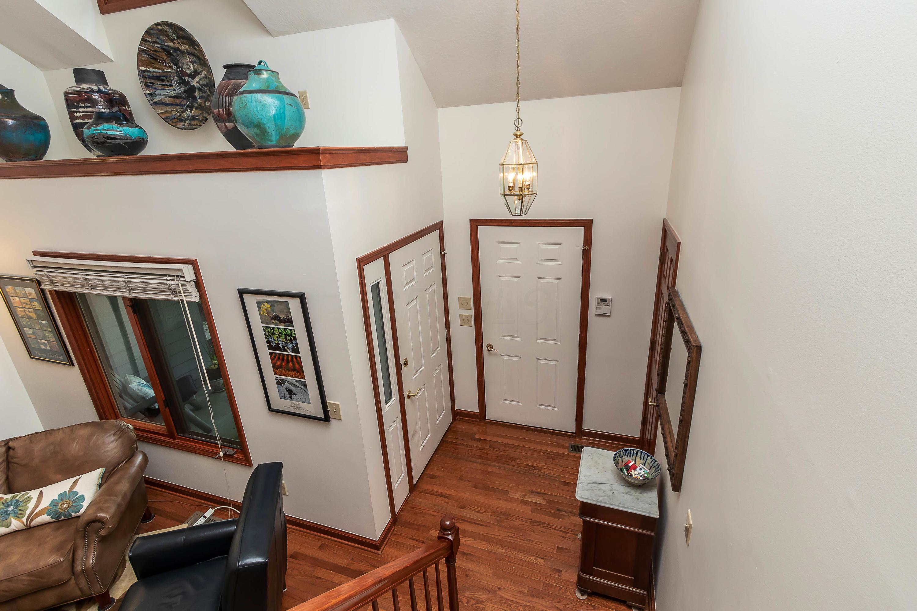 5112 Postlewaite Road Columbus, OH 43235 - Photo 4 of 54 Gallery Image 4