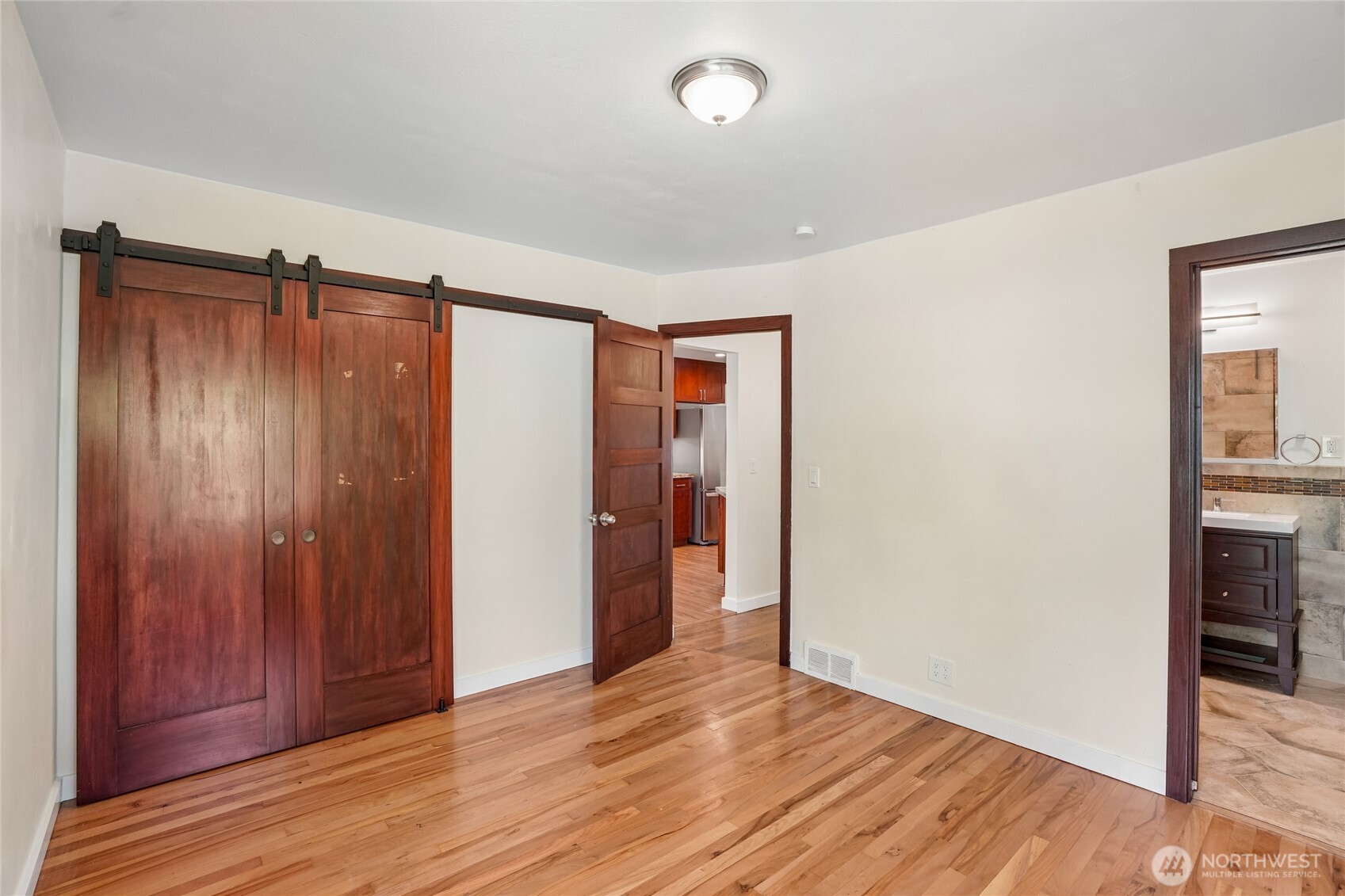 3004 Southwest Barton Street Seattle, WA 98126 - Photo 17 of 40