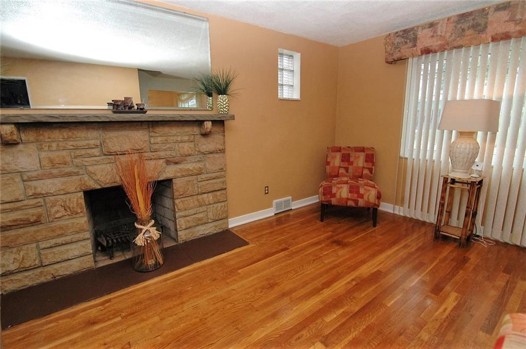2932 Middletown Road Pittsburgh, PA 15204 - Photo 2 of 25 Gallery Image 2